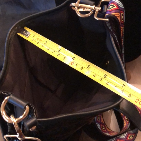 🍐 Puffy lightweight nylon messenger bag, wide abstract strap, gold tone clip - Picture 15 of 15